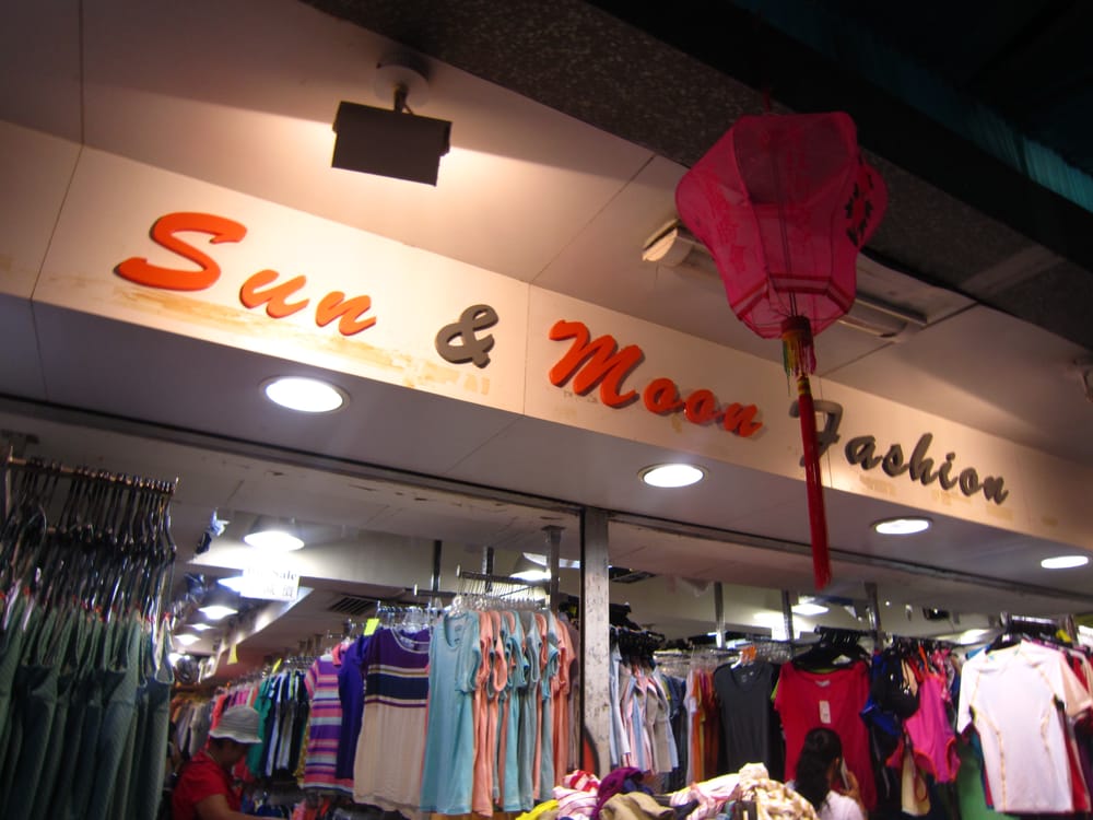 Where to thrift in Hong Kong Sun and Moon shop in Stanley Market