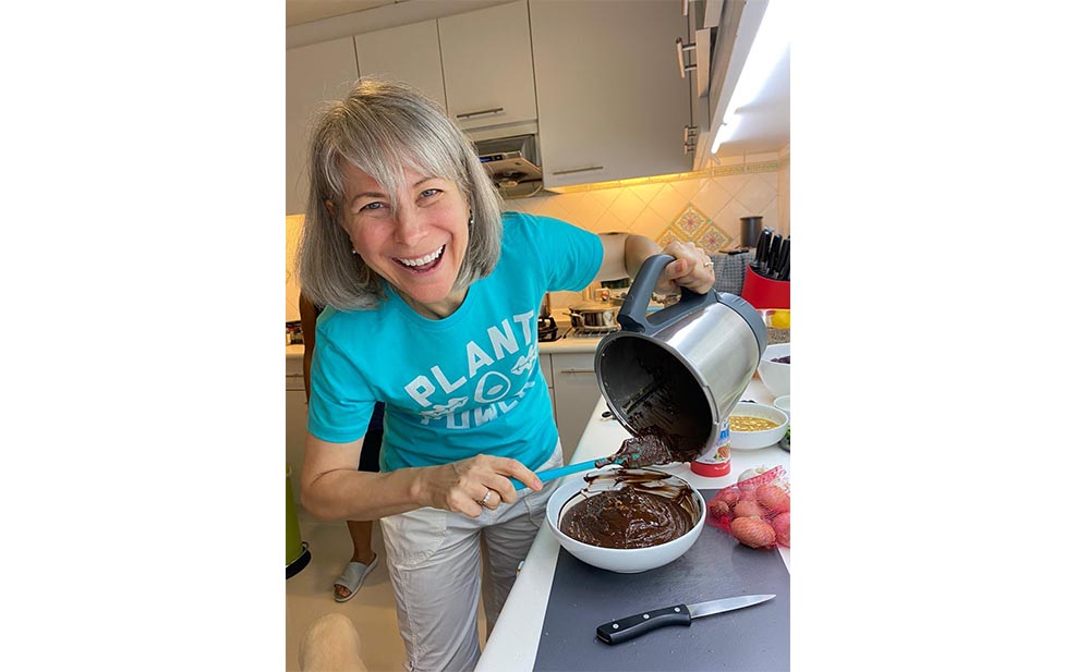 Michele demonstrating how to make plant-based nutella.